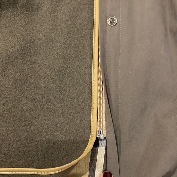 . Burberry Mens Trench coat size 44R AUTHENTIC - Picture 6 of 16